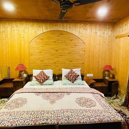 House Boat Hardy Palace Srīnagar Dış mekan fotoğraf
