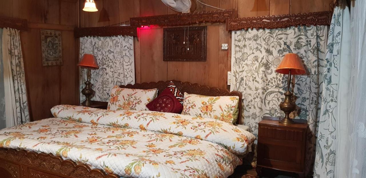 House Boat Hardy Palace Srīnagar Dış mekan fotoğraf