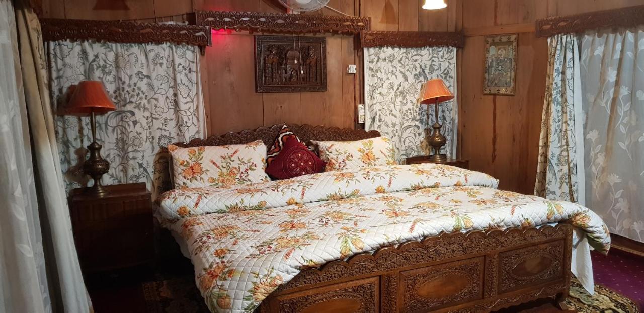 House Boat Hardy Palace Srīnagar Dış mekan fotoğraf