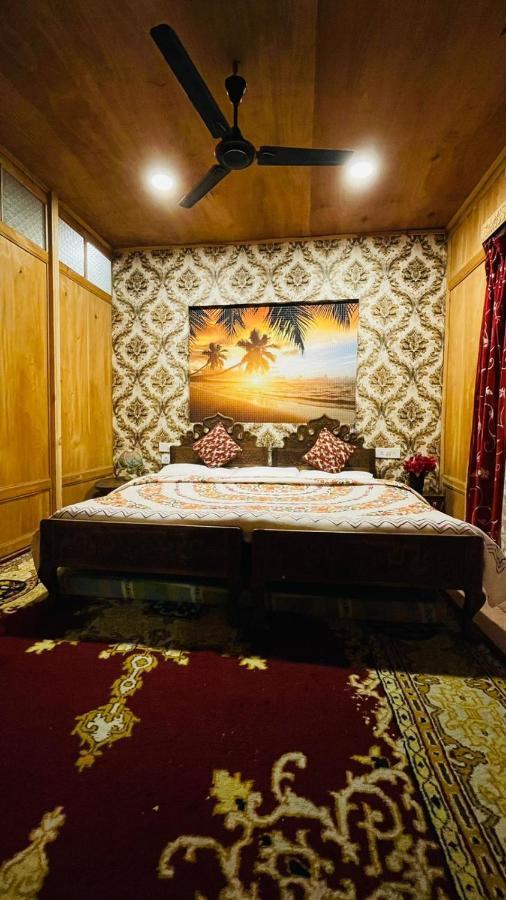 House Boat Hardy Palace Srīnagar Dış mekan fotoğraf