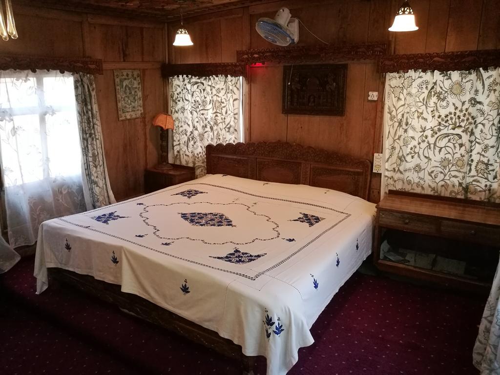 House Boat Hardy Palace Srīnagar Dış mekan fotoğraf