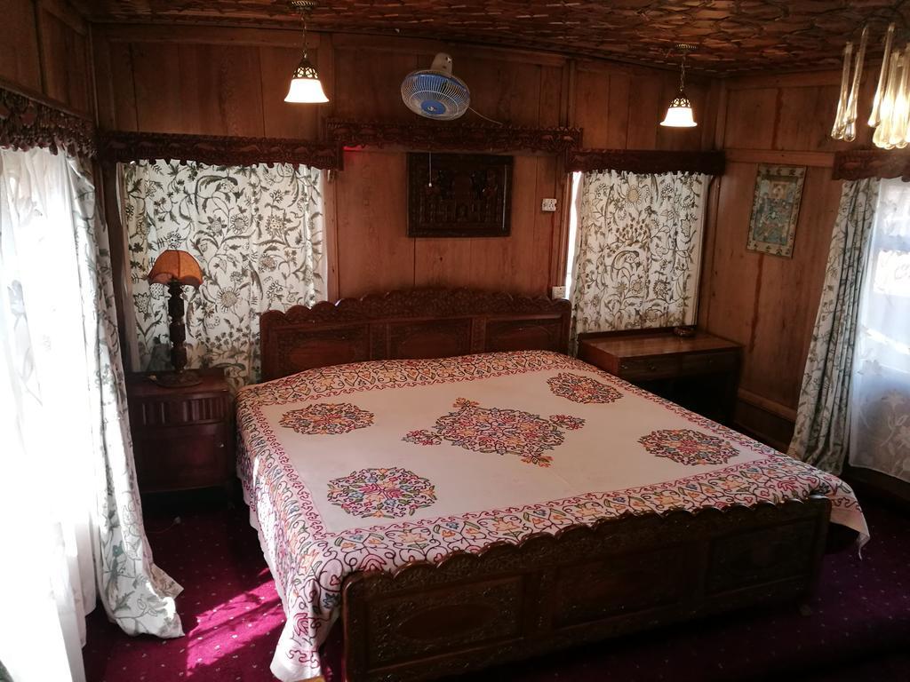 House Boat Hardy Palace Srīnagar Dış mekan fotoğraf