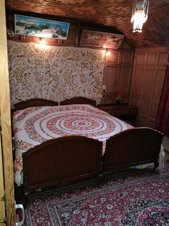 House Boat Hardy Palace Srīnagar Dış mekan fotoğraf