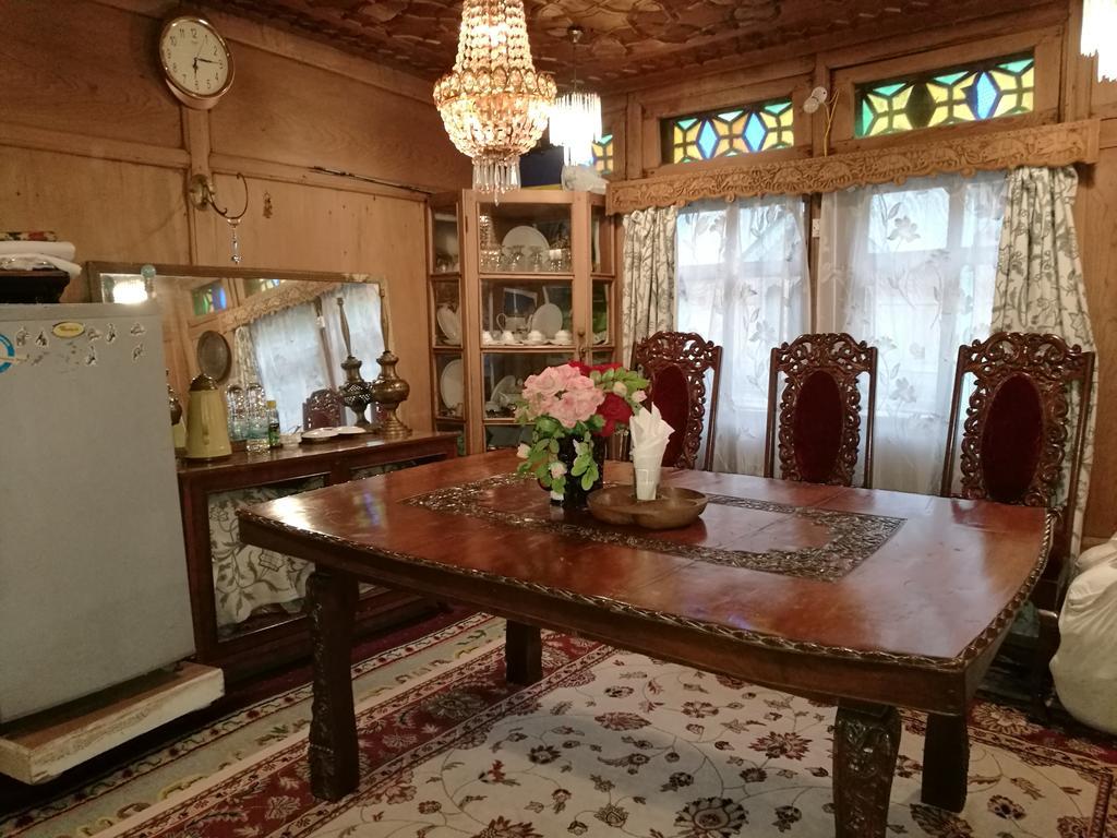 House Boat Hardy Palace Srīnagar Dış mekan fotoğraf