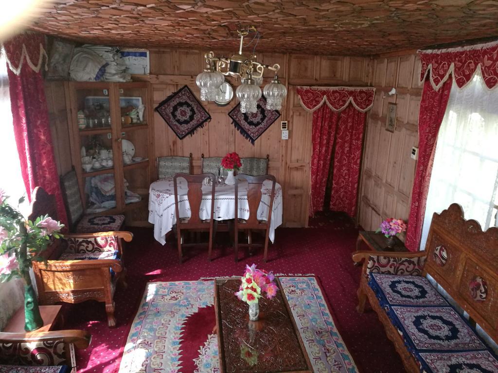 House Boat Hardy Palace Srīnagar Dış mekan fotoğraf
