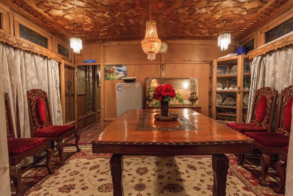House Boat Hardy Palace Srīnagar Dış mekan fotoğraf