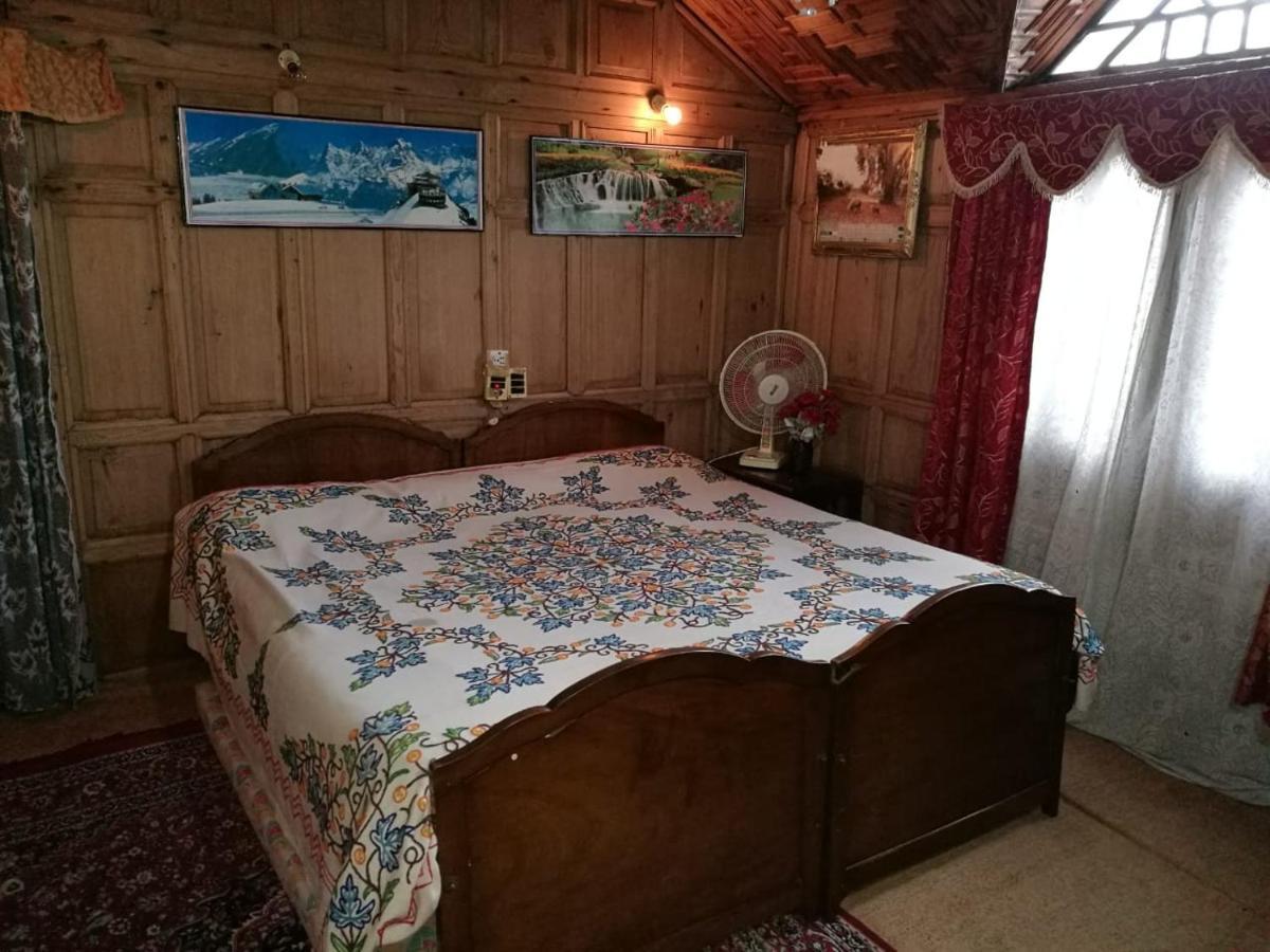 House Boat Hardy Palace Srīnagar Dış mekan fotoğraf